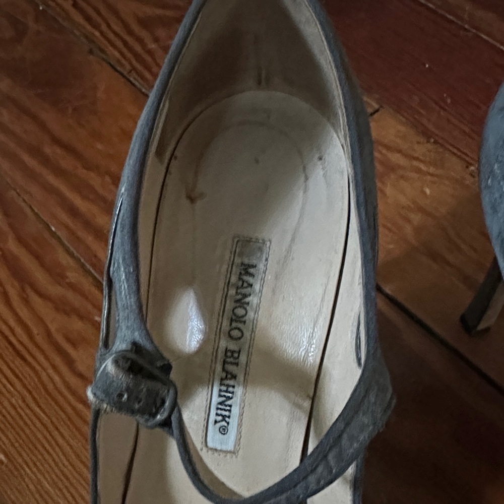 Sz 38 Manolo Blahnik Gray Suede Heels - Picture 3 of 7